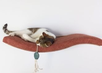 Cat's Atelie Wisząca półka na ścianę dla kota w kształcie fali. Spód w kolorze ciemnego pastelowego różu 75cm 